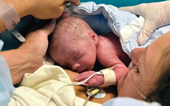 世界首个从移植子宫中孕育的宝宝诞生