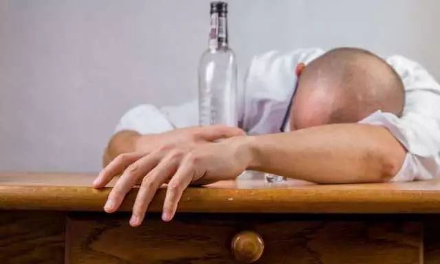 好好喝酒，傻傻做人——喝酒降低认知能力，你知道吗？