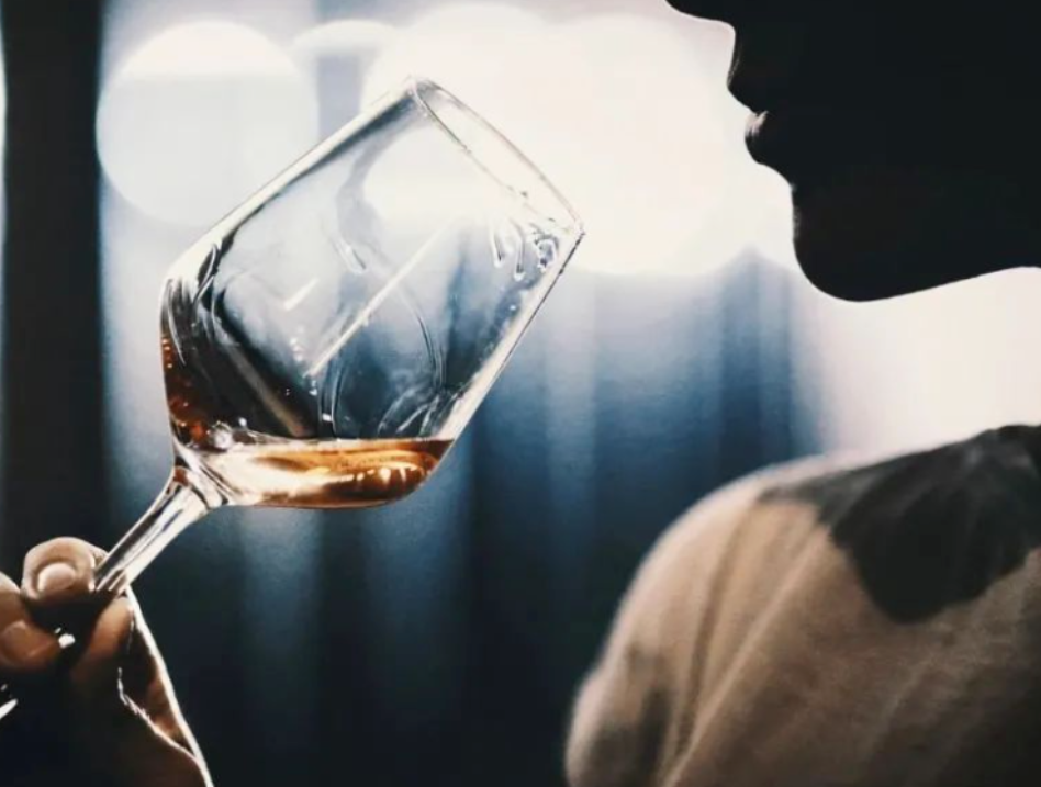 【Nature子刊】喝酒越多，脑子越小！超3万人研究显示：即使适度饮酒，也有大脑缩小风险