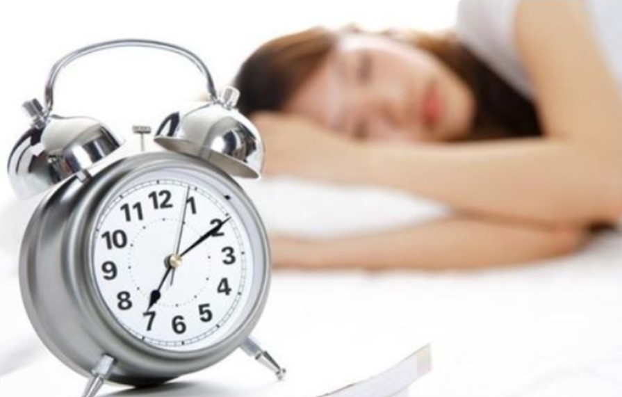 最佳入睡时间段出炉！科学家表示：睡早了，或睡太晚，都存在健康风险