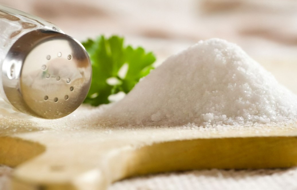 【Cell子刊】“盐”多必失？研究发现，吃太多盐破坏免疫细胞，加速疾病进展